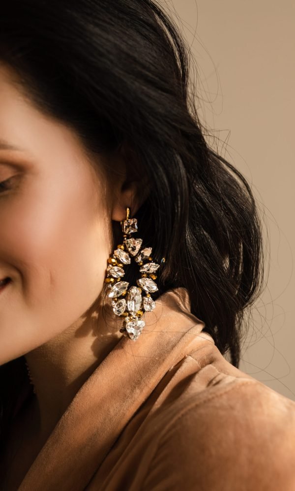 attractive caucasian woman with wavy dark hair smiles